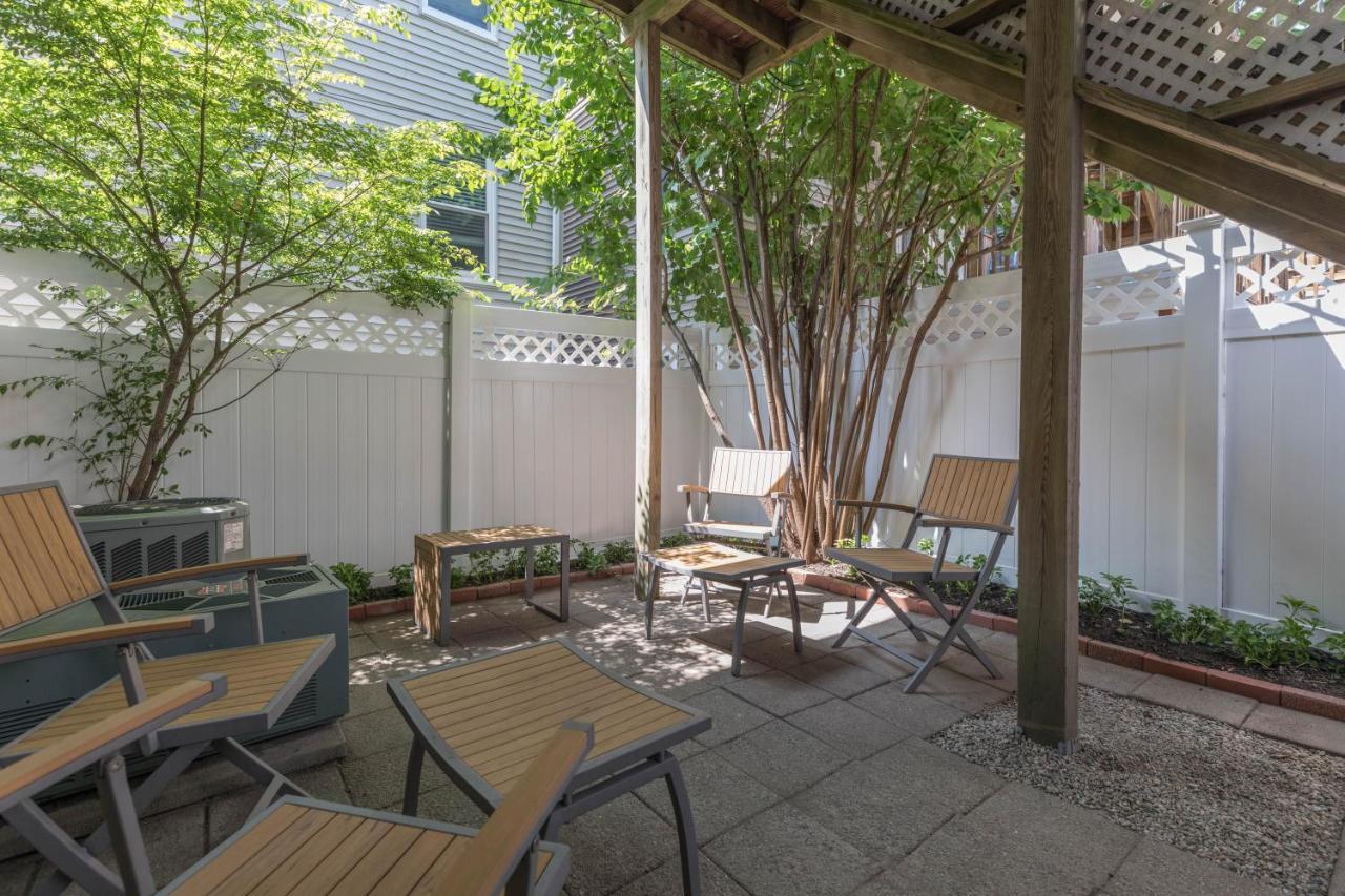 Sunny Convenient Home W/ Private Patio! Easy Walk To Everything! Boston Ngoại thất bức ảnh